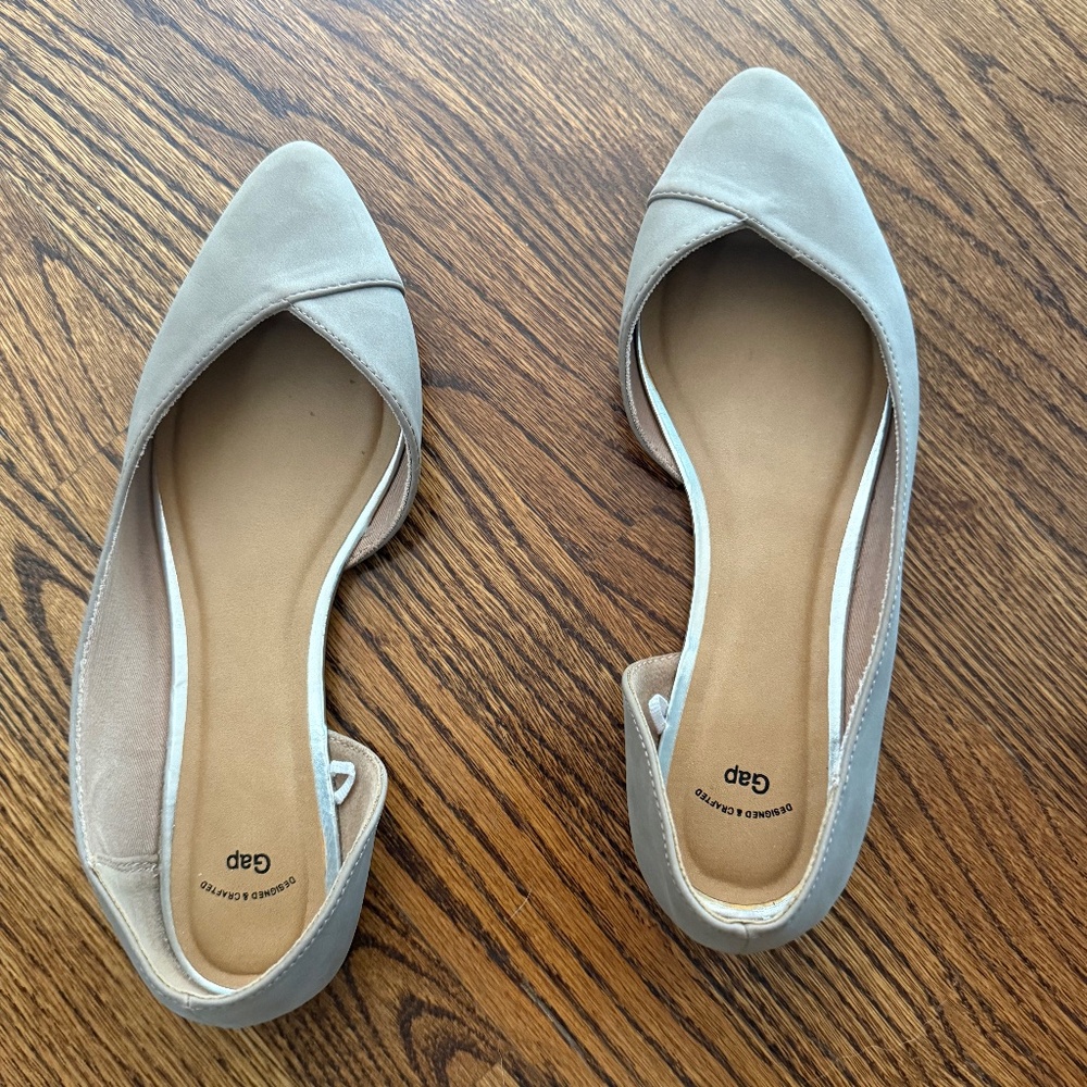 Gap Women’s pointed toe flats